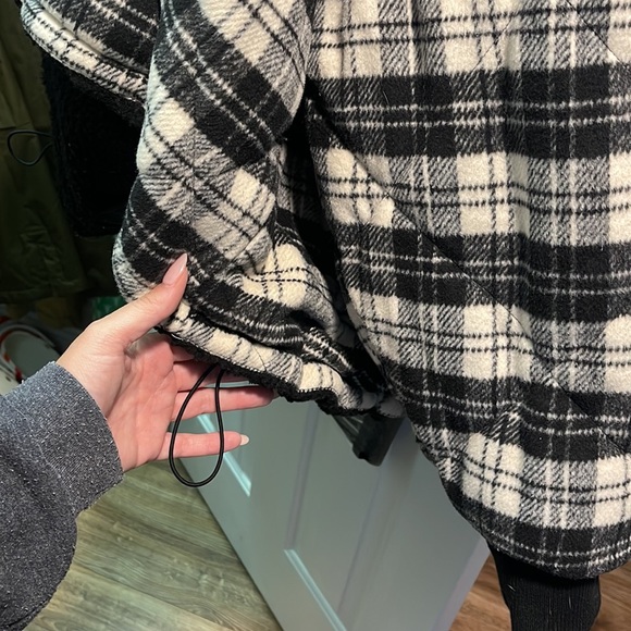 Oversized, reversible Sherpa/puffer/bomber - Picture 3 of 3